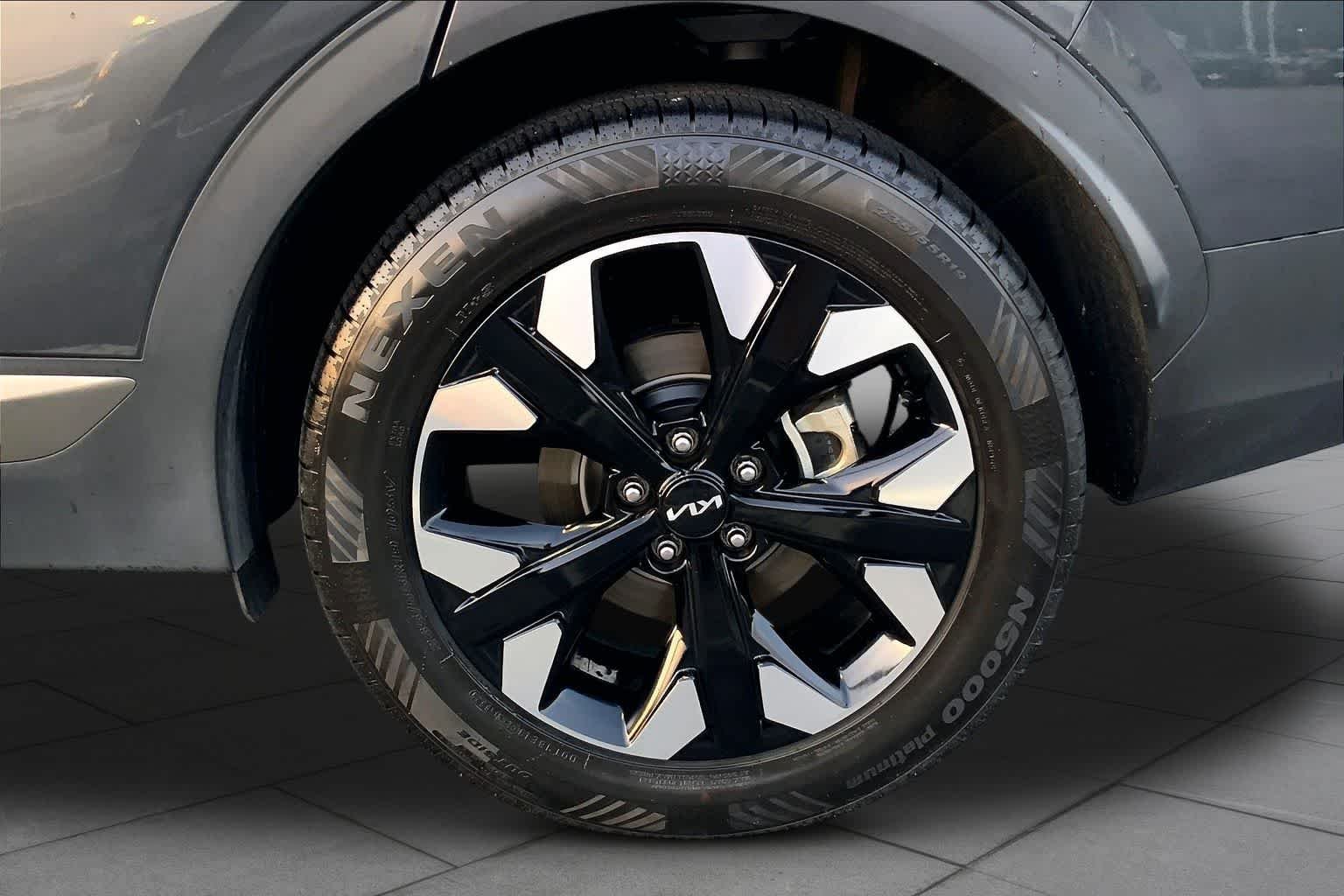 Used 2023 Gravity Gray Kia X-Line image 11