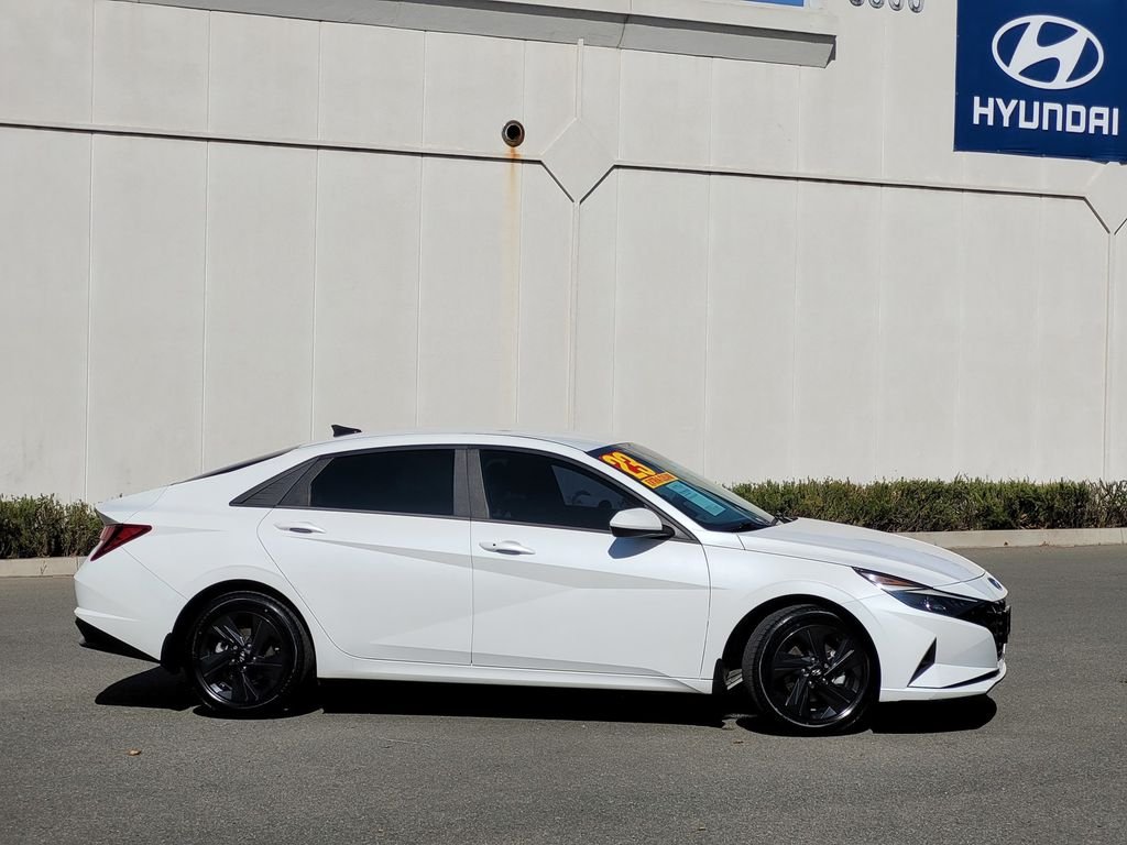 Used 2023 Gray Hyundai SEL image 3