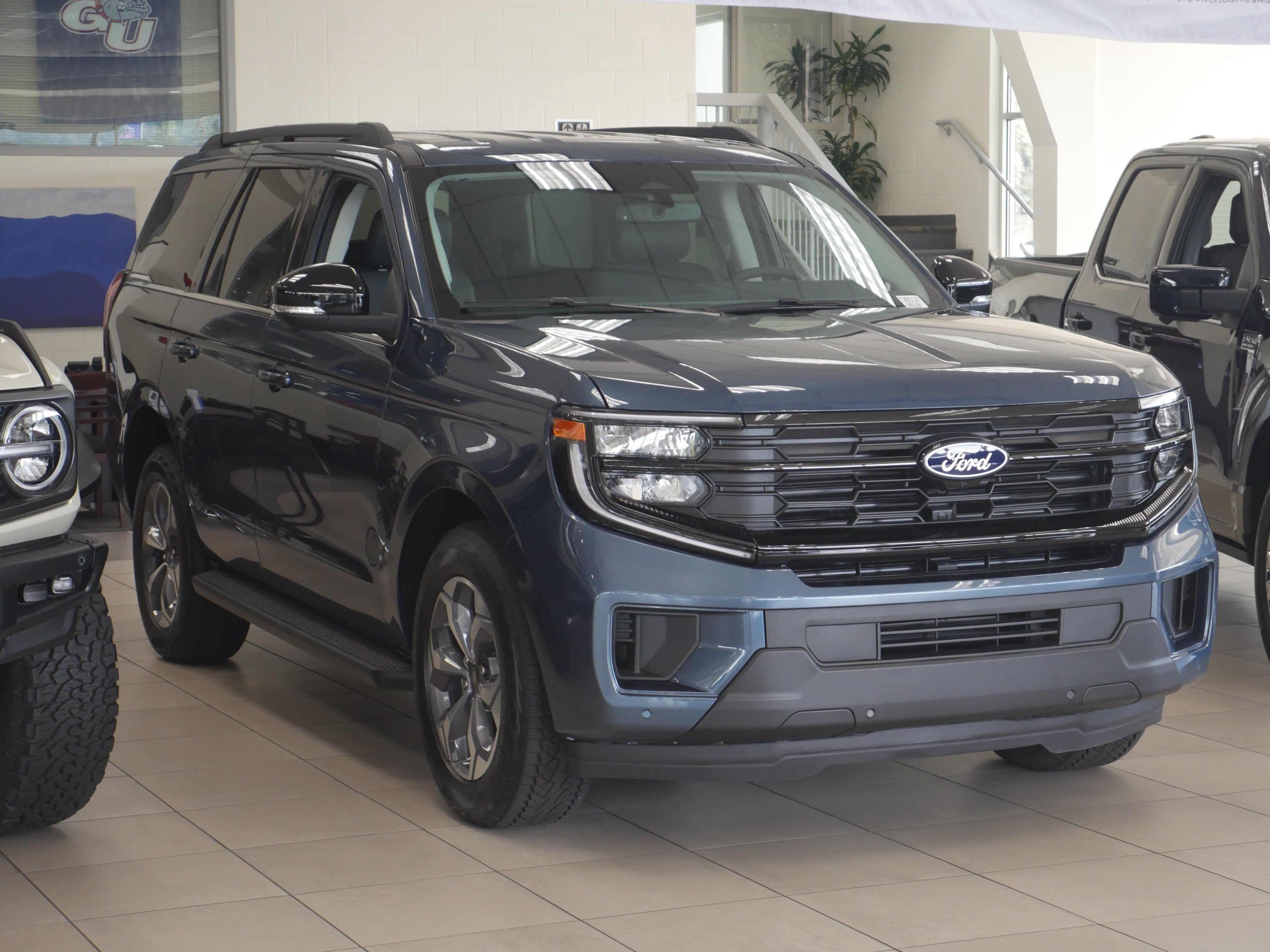 New 2027 Nocturnal Blue Metallic Ford Active image 34