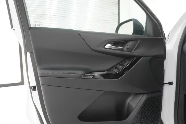 New 2027 Summit White Chevrolet LT image 13