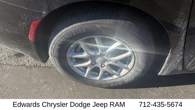 2026 Chrysler Pacifica Select - Photo 11