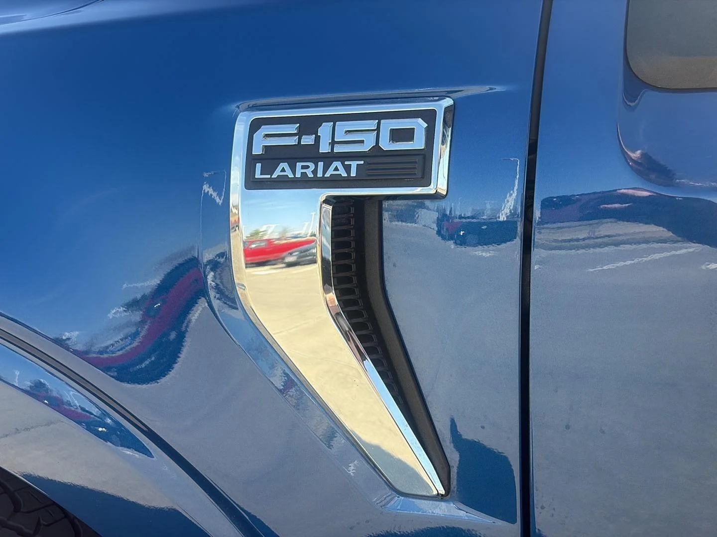 Used 2024 Atlas Blue Ford LARIAT image 13