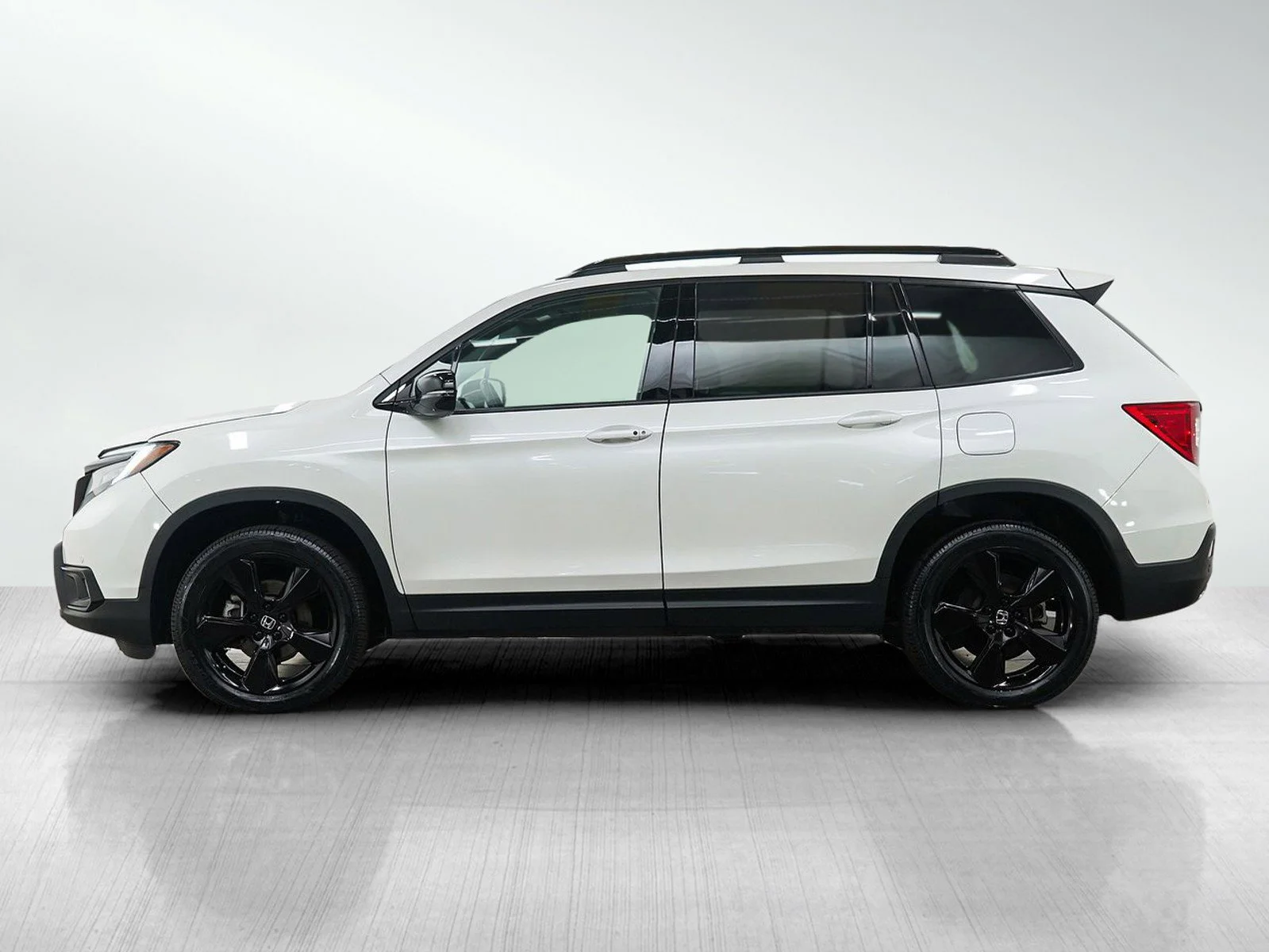 Used 2021 Honda Passport Elite with VIN 5FNYF8H09MB007637 for sale in Burnsville, Minnesota