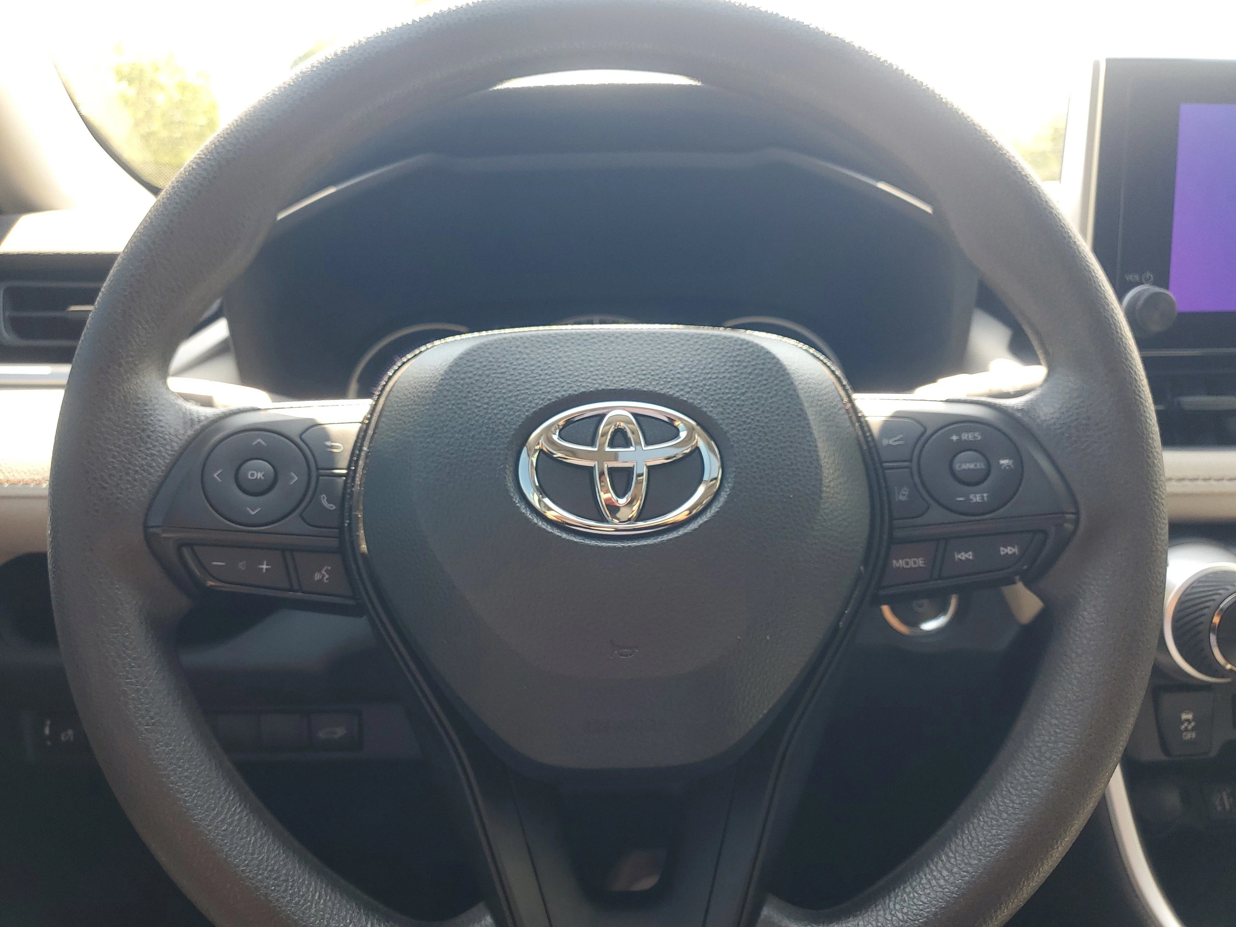 Used 2024 Ice Toyota Hybrid XLE image 22