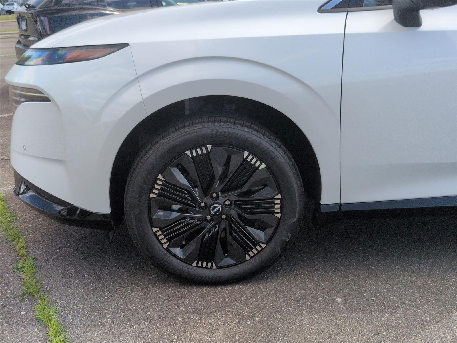 New 2026 Everest White Pearl TriCoat / Super Black Two-tone Nissan Platinum image 9
