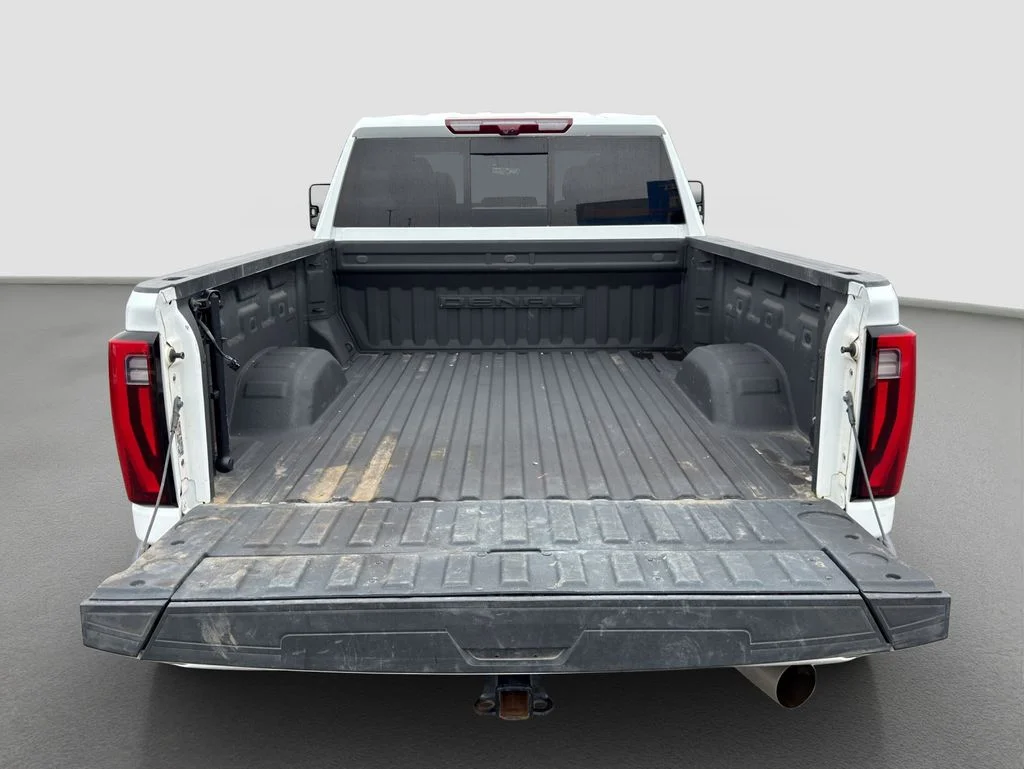 Used 2024 White GMC Denali Ultimate image 27