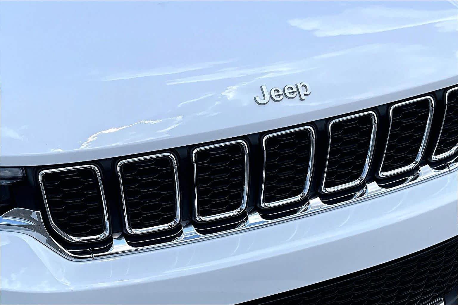 Used 2025 Bright White Clearcoat Jeep Laredo X image 30