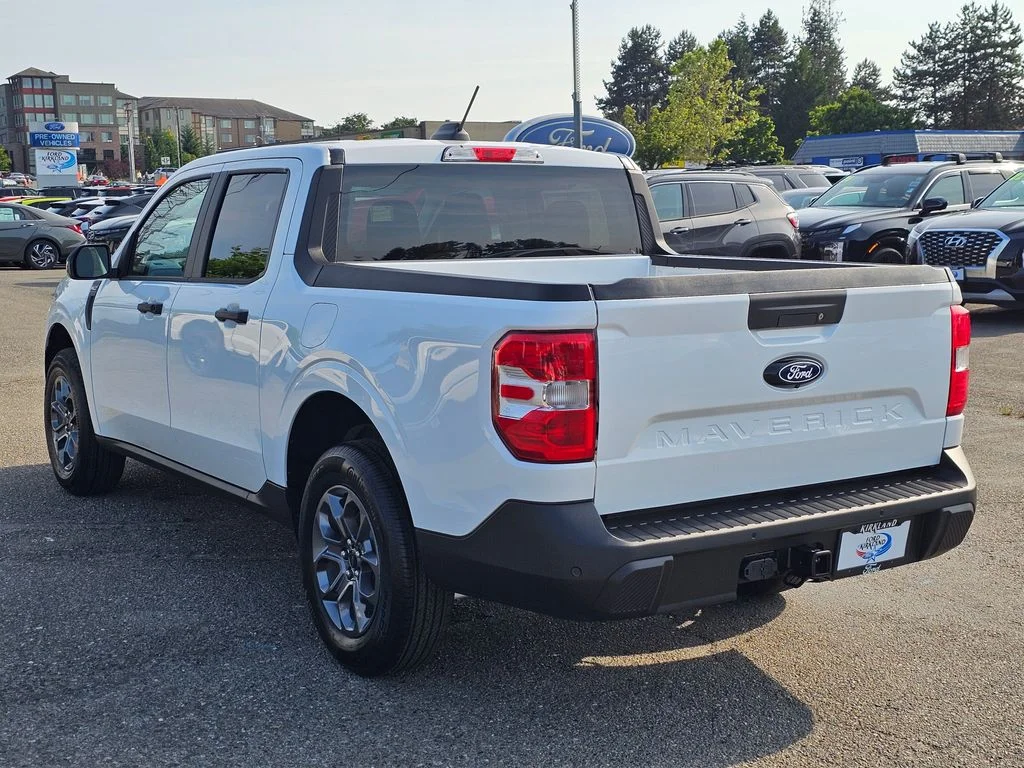 New 2025 Oxford White Ford XLT image 5