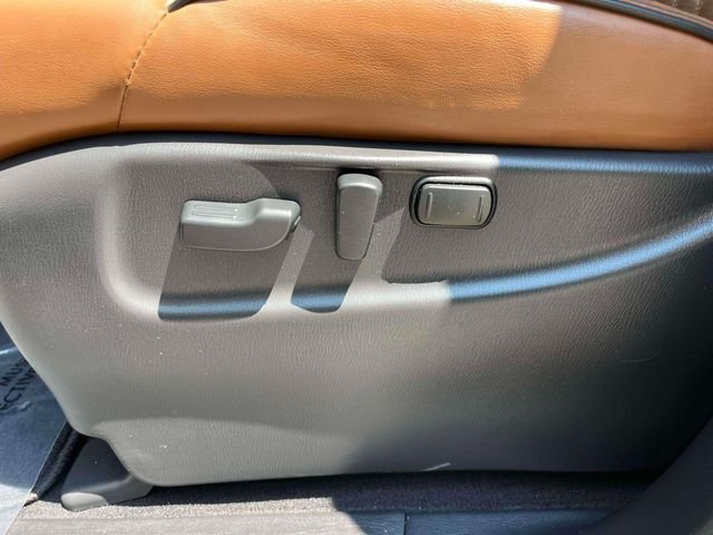 Used 2018 Beige INFINITI Base image 35