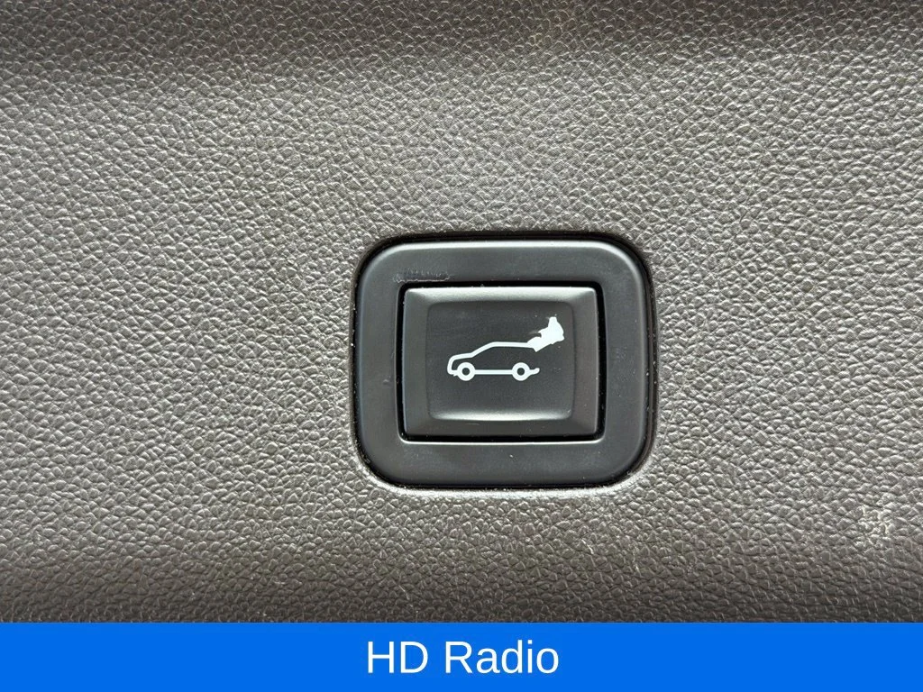Used 2021 BLACK Chevrolet Z71 image 17