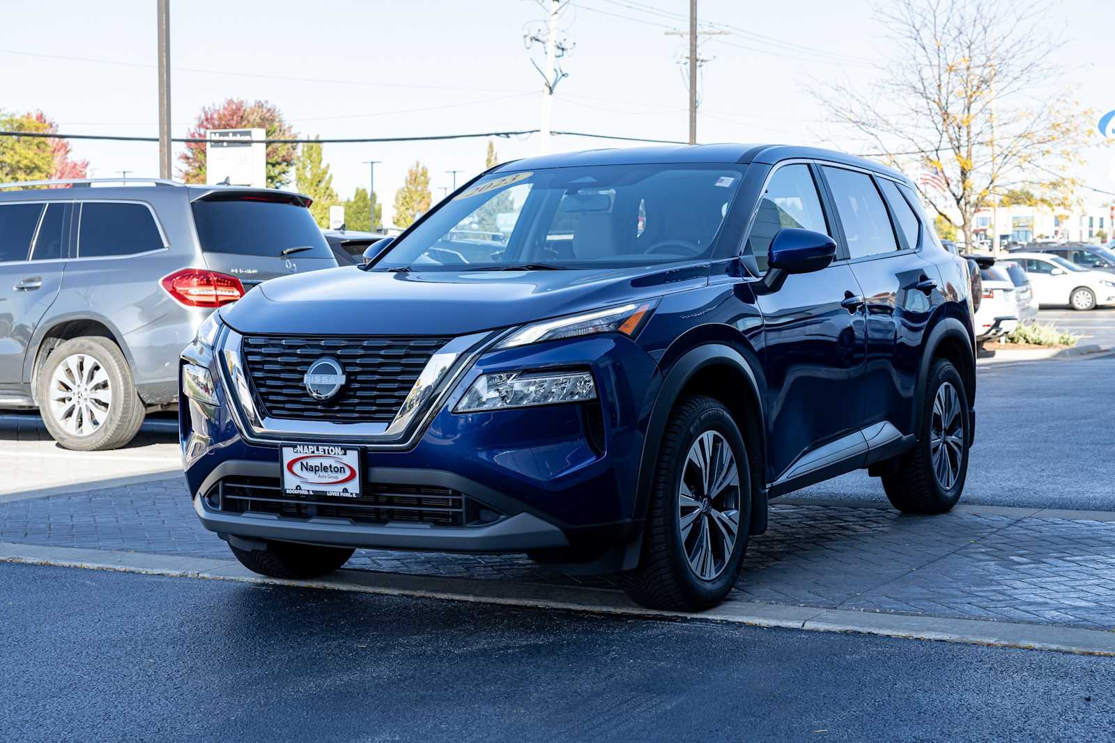Used 2023 Caspian Blue Metallic Nissan SV image 3