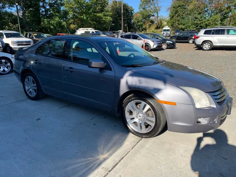 Used 2007 Gray Ford SE Sedan 4D image 16