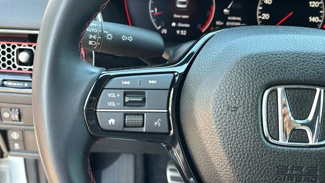 Used 2024  Honda SI image 23