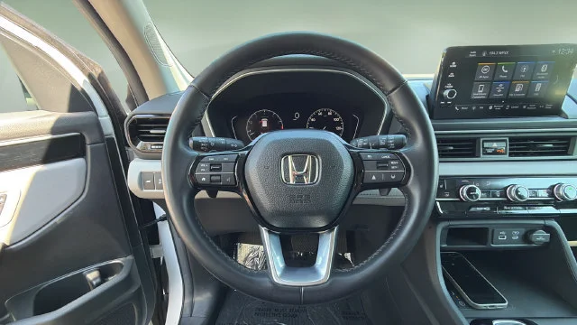 Used 2025 White Honda EX-L image 12