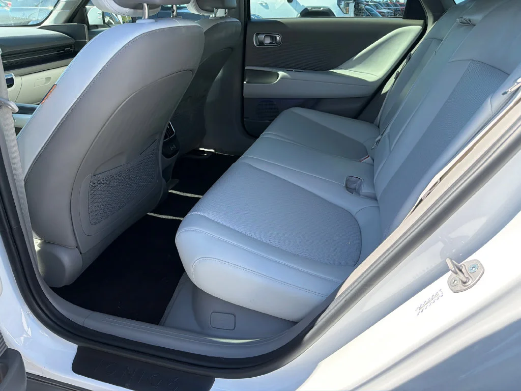 Used 2024 White Hyundai SEL image 21