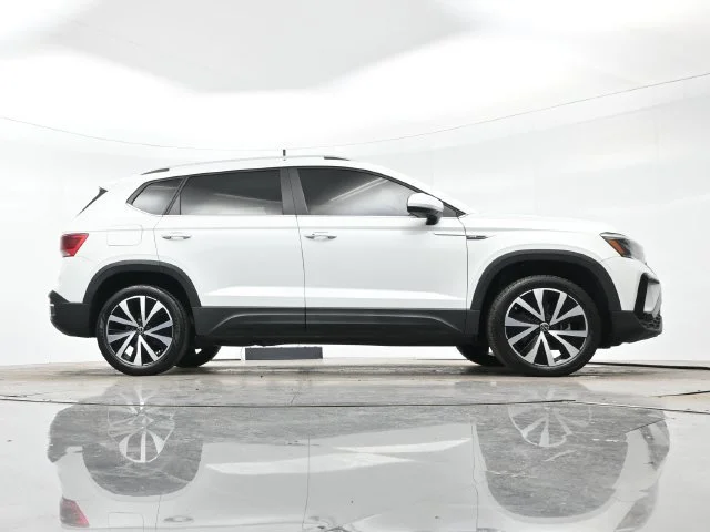 Used 2022 Pure White [white Volkswagen SE image 31