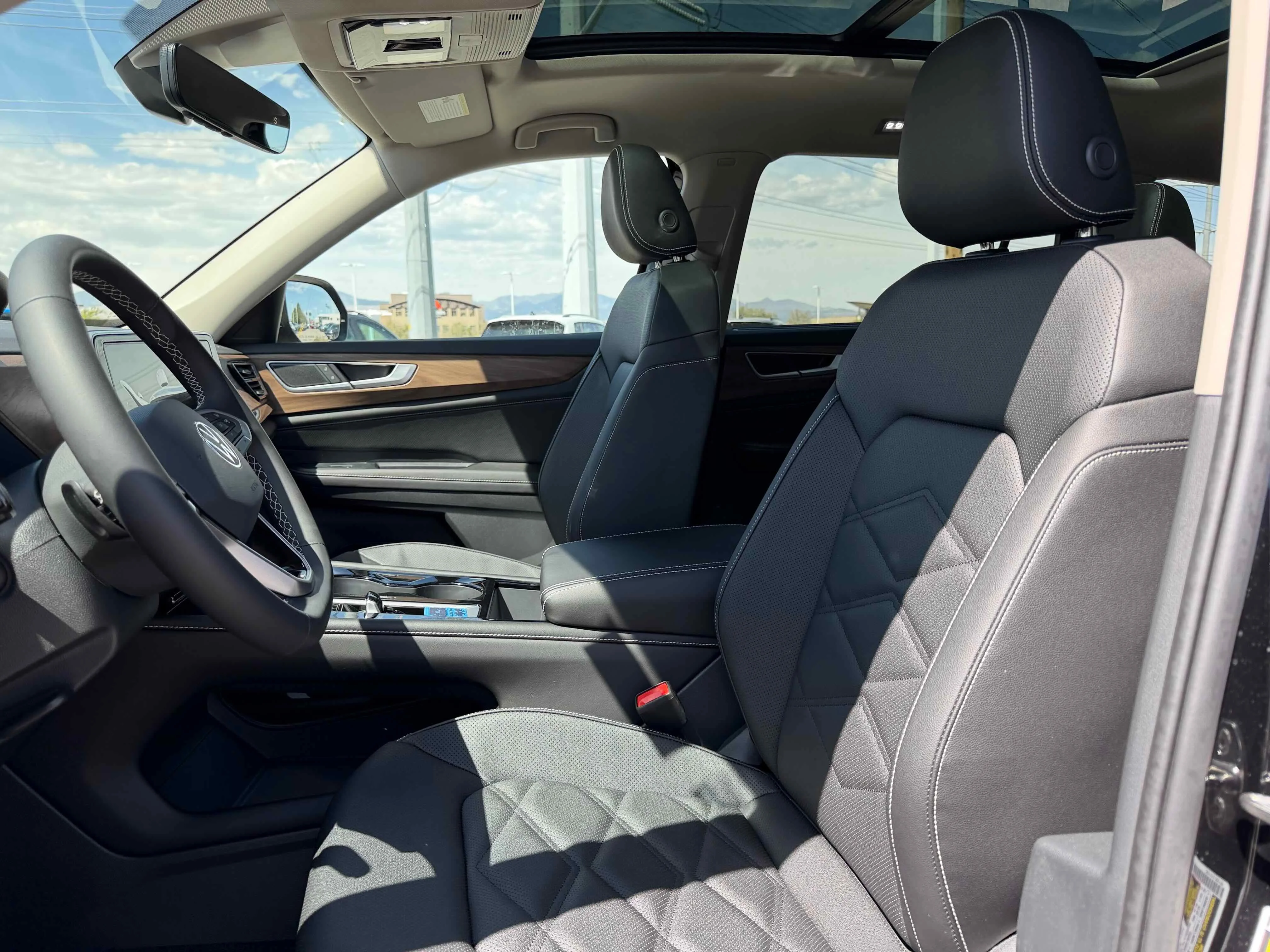 New 2026 Deep Black Volkswagen 2.0T SE w/Technology image 4