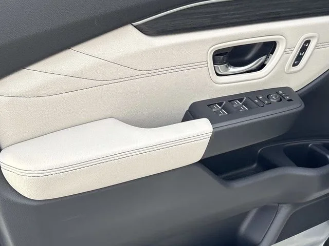 New 2026 Platinum White Pearl Honda AWD Touring Blackout image 24