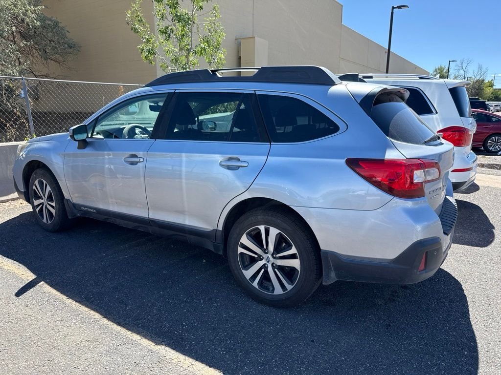 Used 2018 Ice Silver Metallic Subaru 2.5i image 3