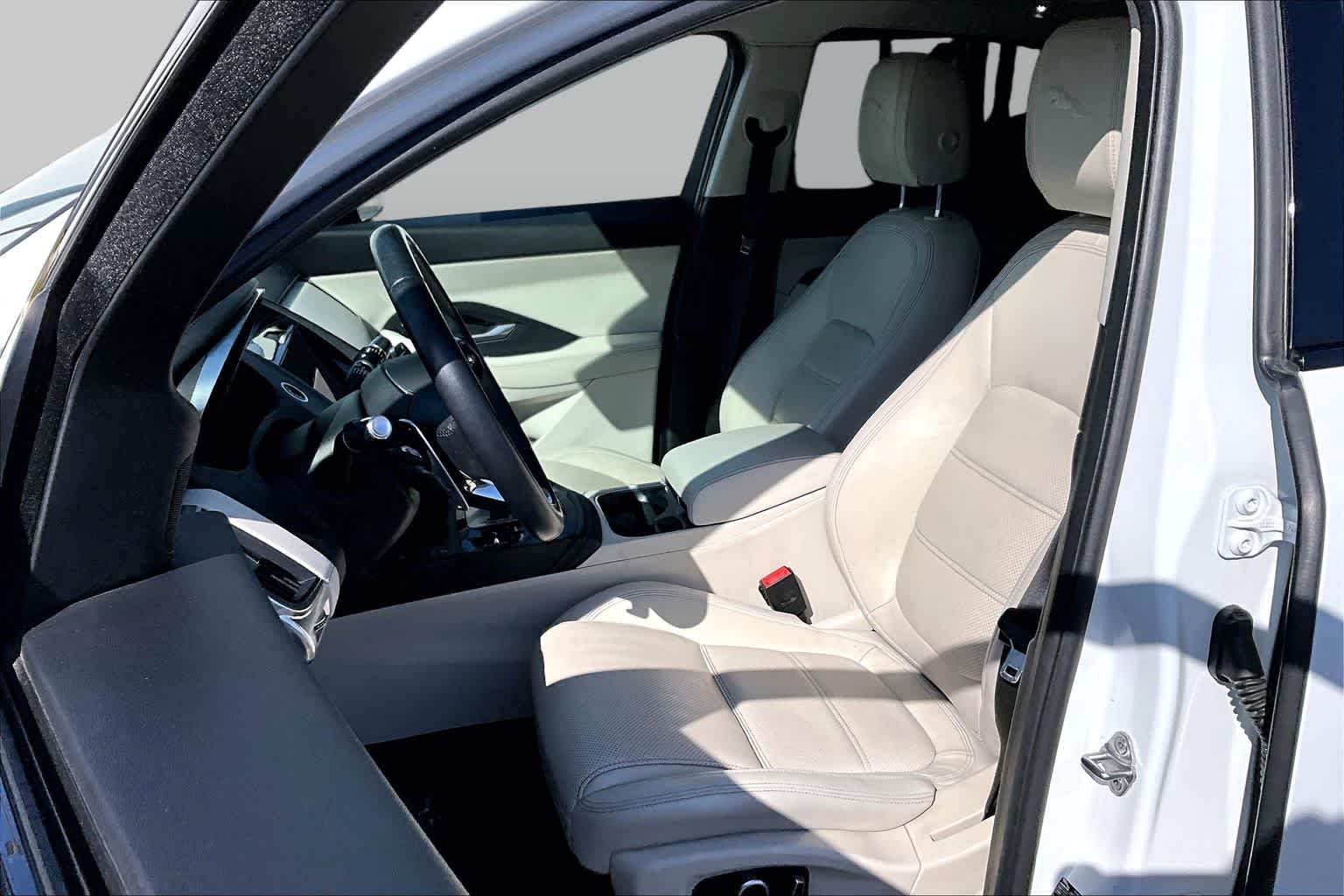 Pre-Owned 2022 Jaguar E-PACE SE