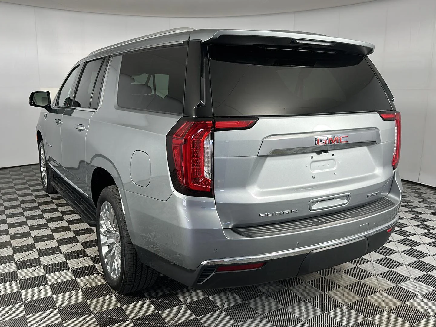 Used 2024 Sterling Metallic GMC SLT image 28