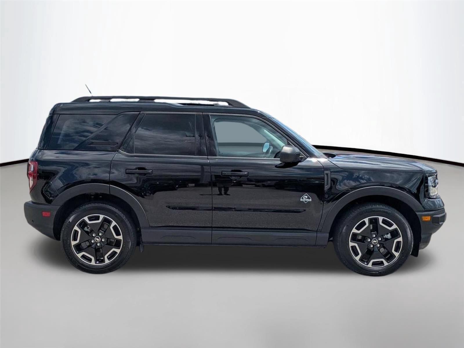 Used 2023 Shadow Black Ford Outer Banks image 4