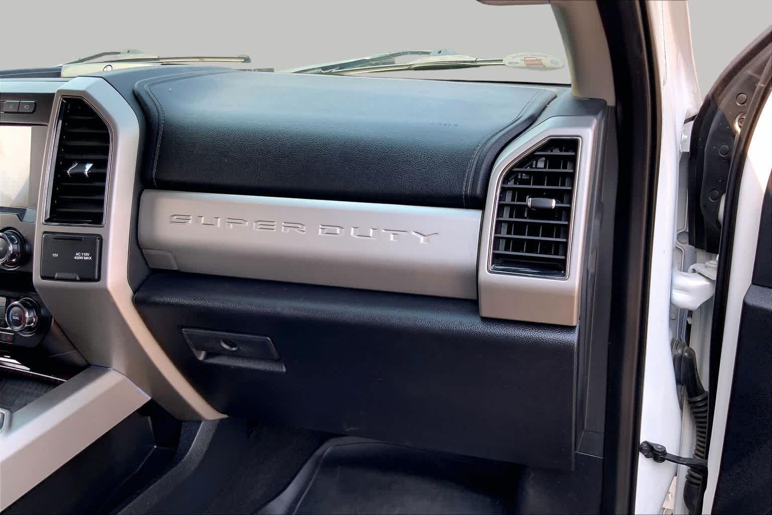 Used 2020 Star White Metallic Tri-Coat Ford LARIAT image 18
