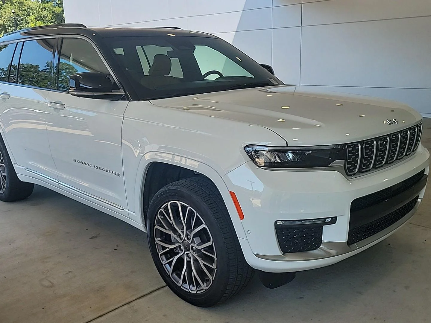 Used 2025 Bright White Clearcoat Jeep Summit Reserve image 29