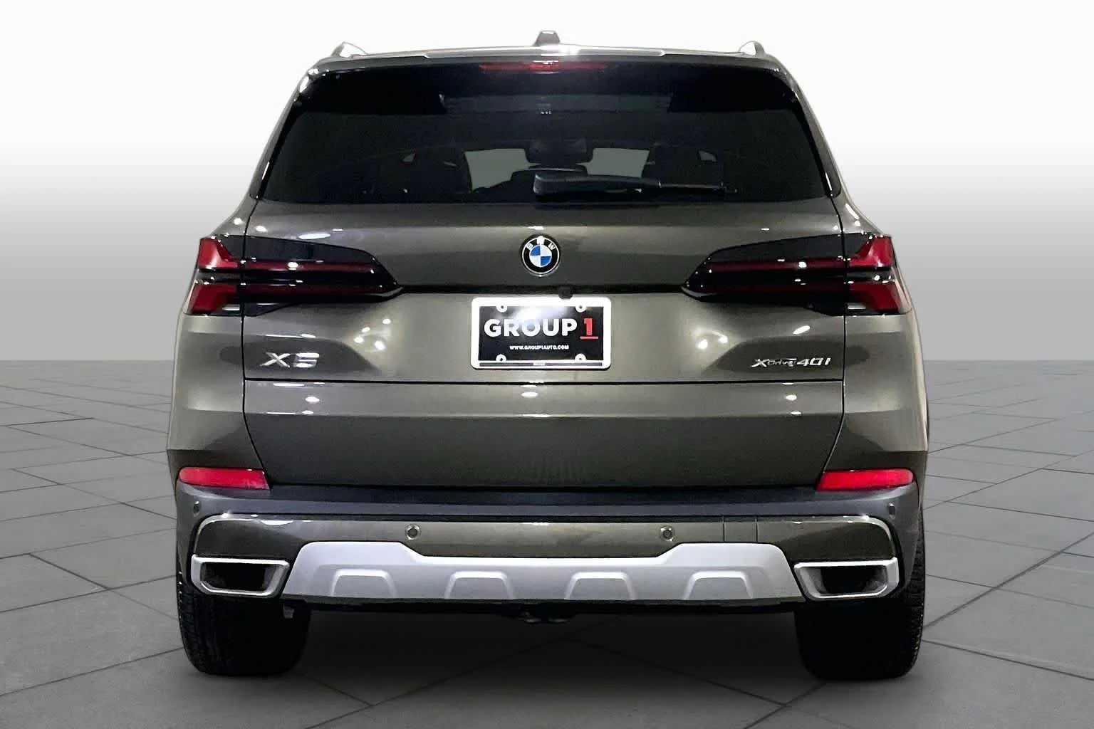 Certified Used 2025 Manhattan Green Metallic BMW xDrive40i image 4