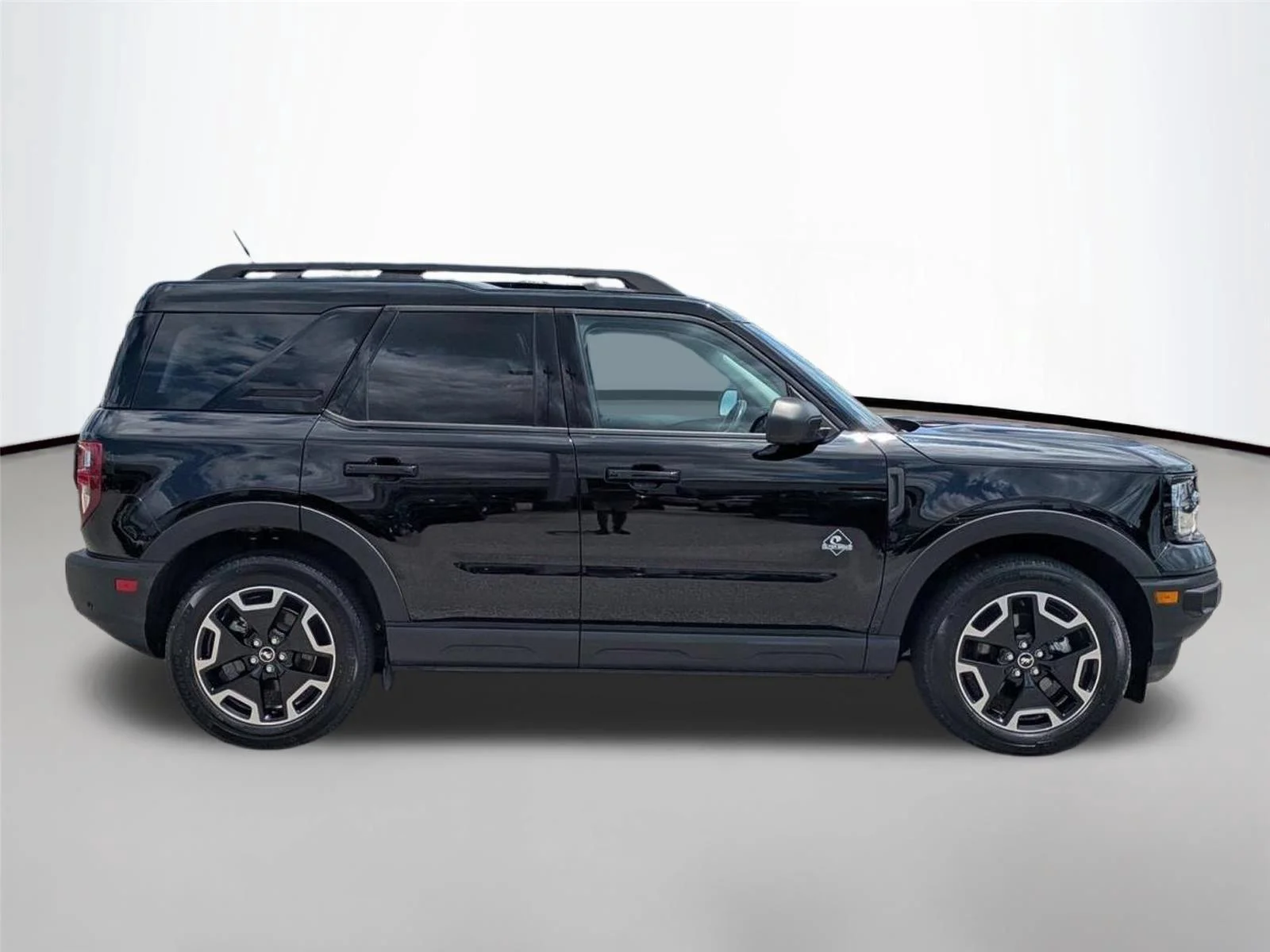 Used 2023 Shadow Black Ford Outer Banks image 4