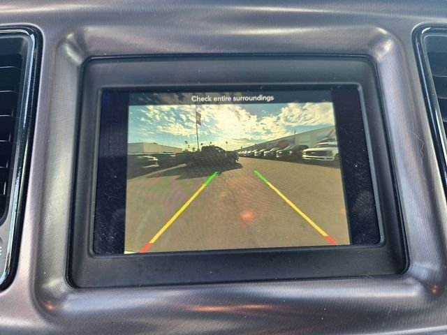 Used 2019 White Dodge SXT image 7