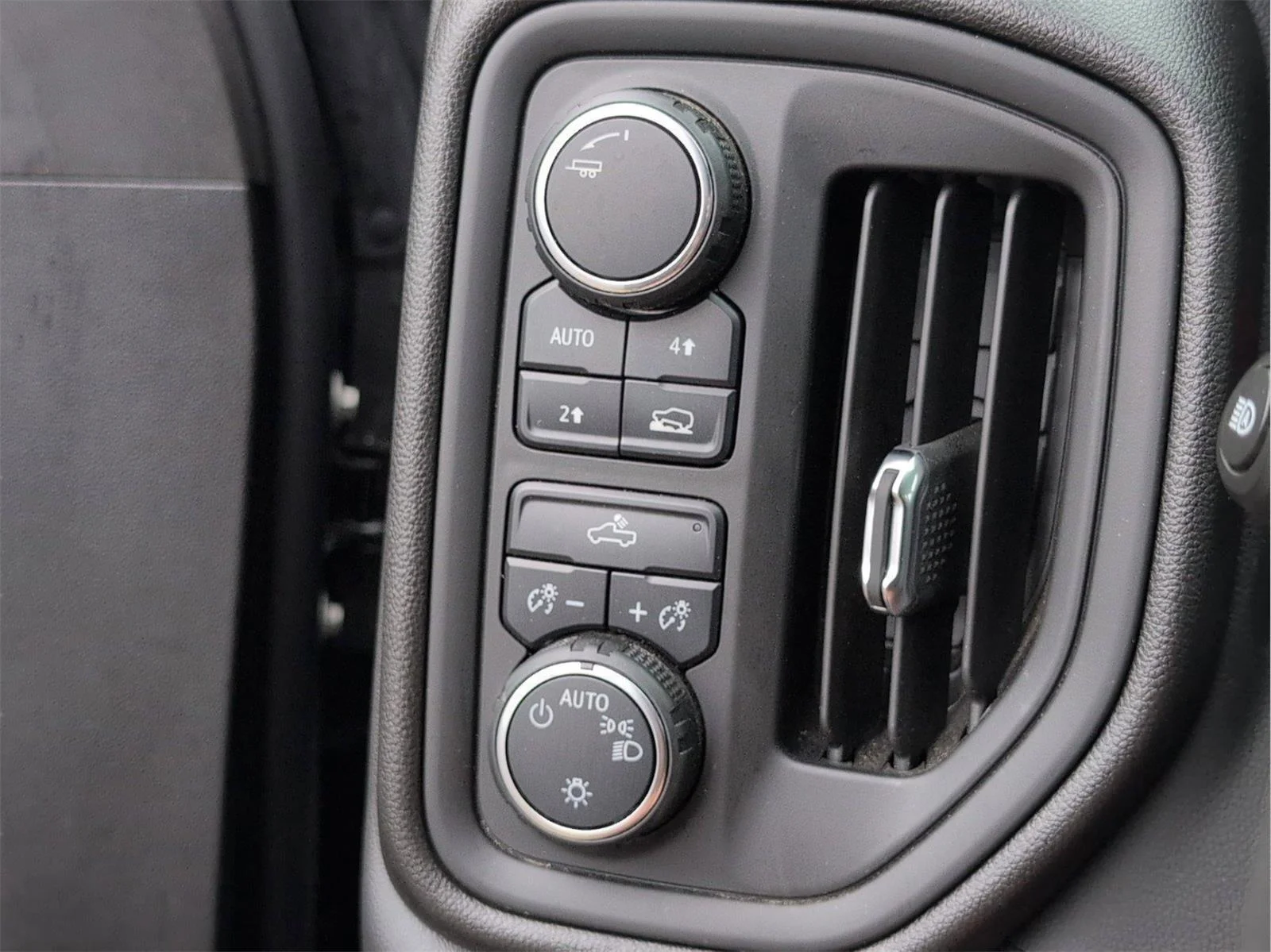 Used 2025 Black Chevrolet Custom image 22