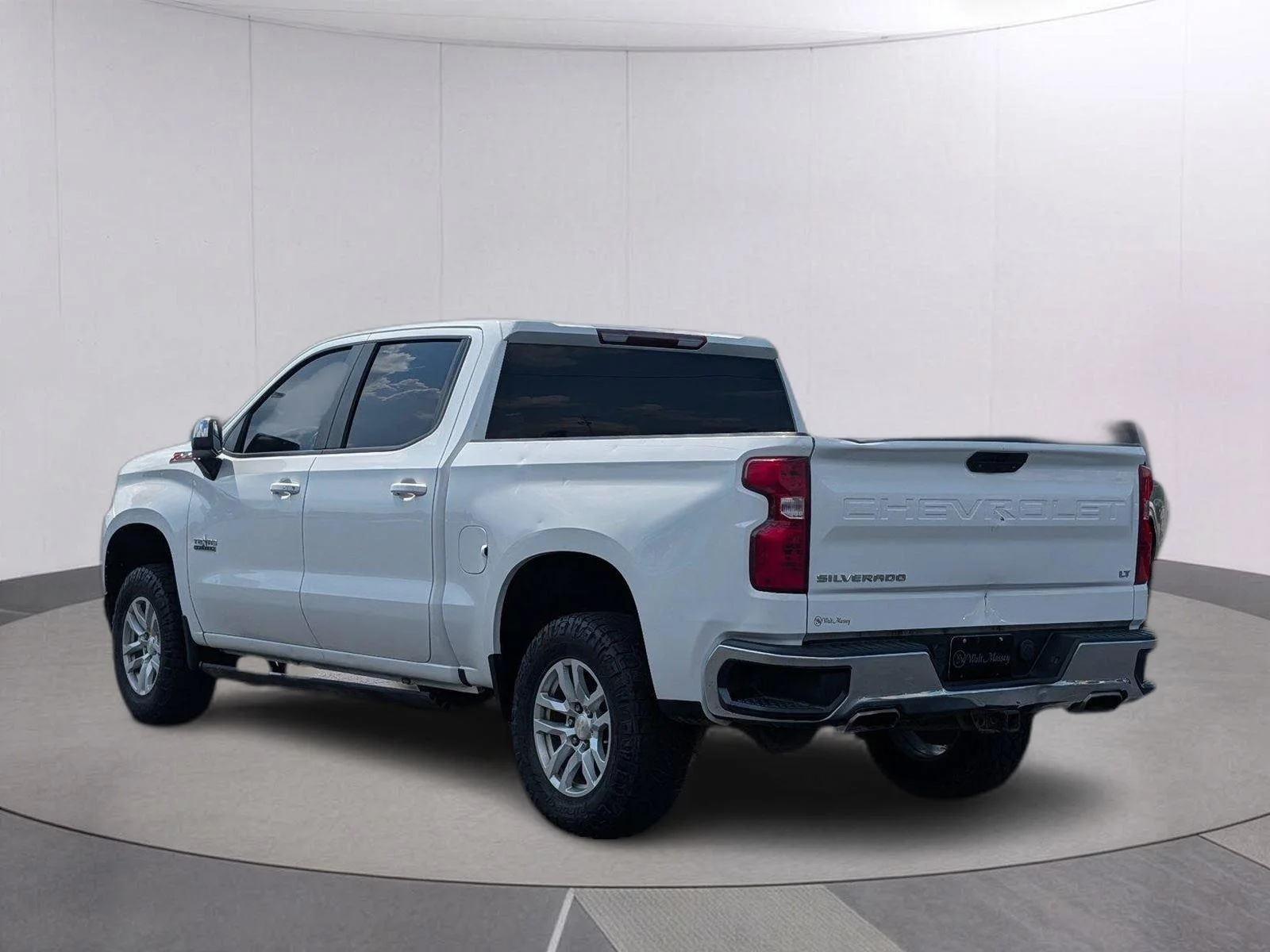Used 2020 SUMMIT WHITE Chevrolet LT image 3