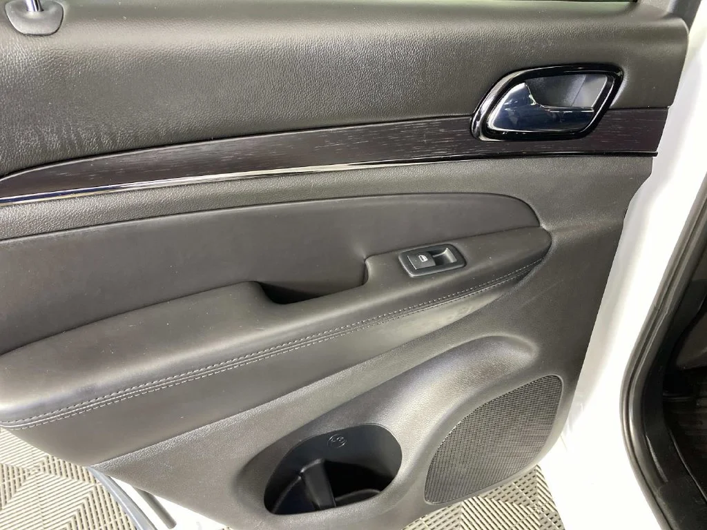 Used 2019 Bright White Clearcoat Jeep High Altitude image 24