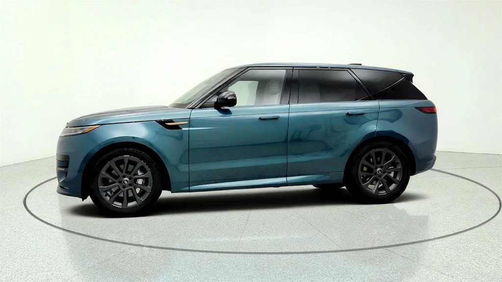Used 2025 Giola Green Metallic Land Rover P400 Dynamic SE w/ Soft Close Doors & ClearSight Mirror image 8