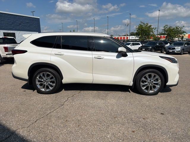 Used 2021 Blizzard Pearl Toyota Platinum image 6