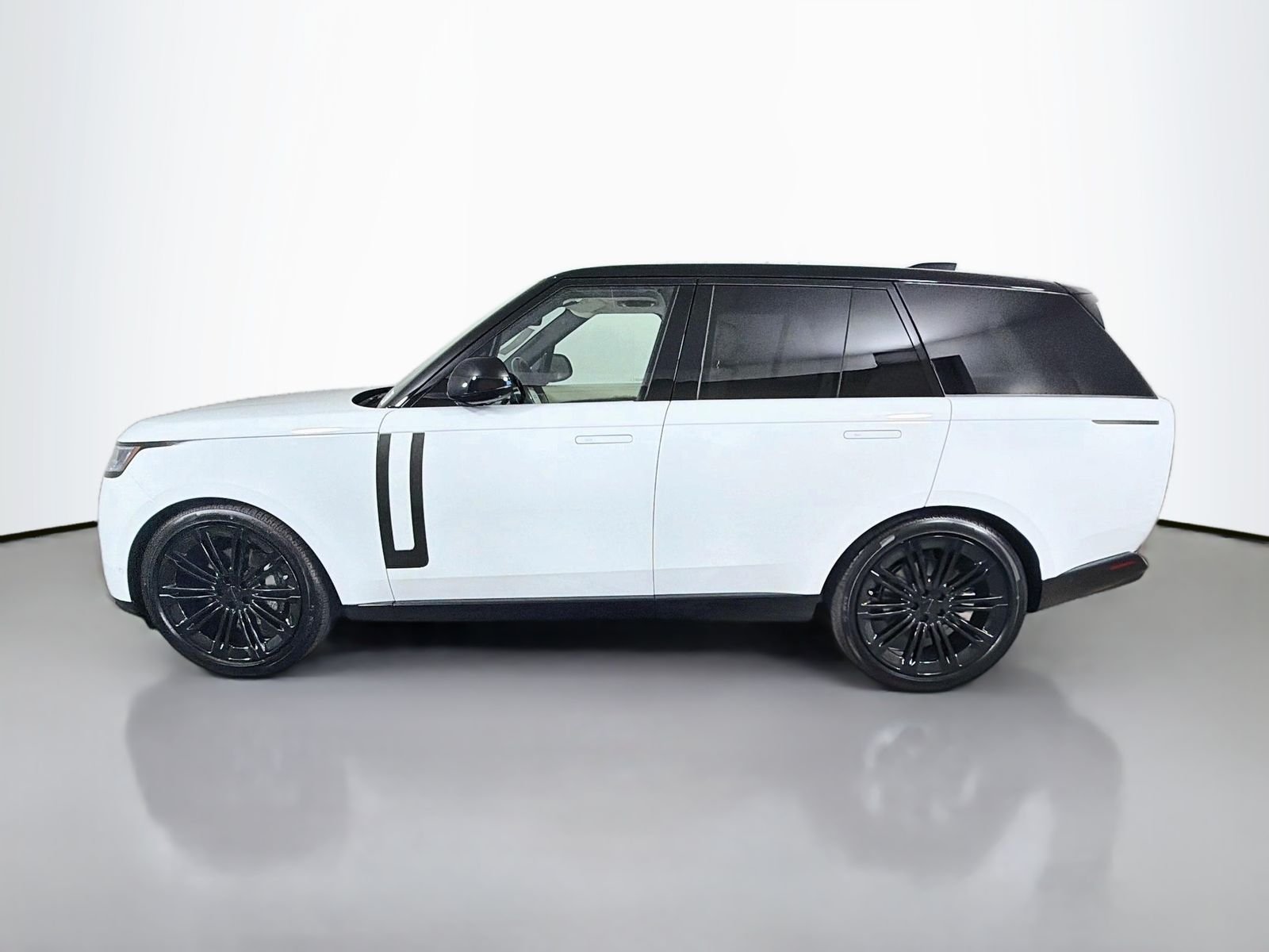 New 2026 Fuji White Land Rover SE image 2