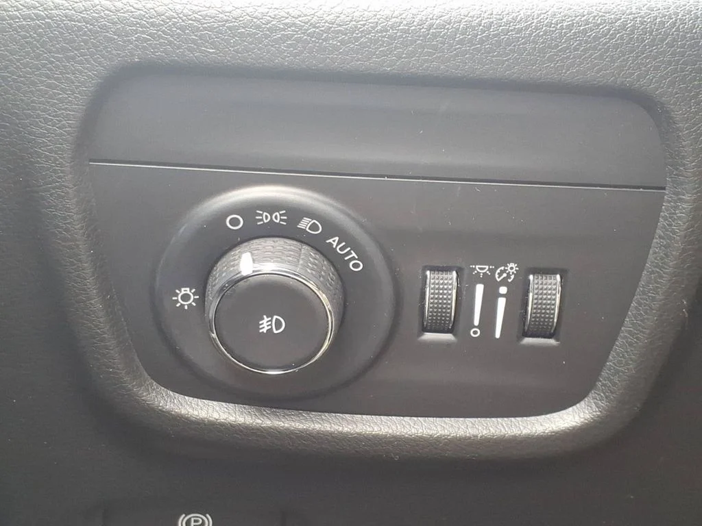 Used 2023 Black Jeep Limited image 31