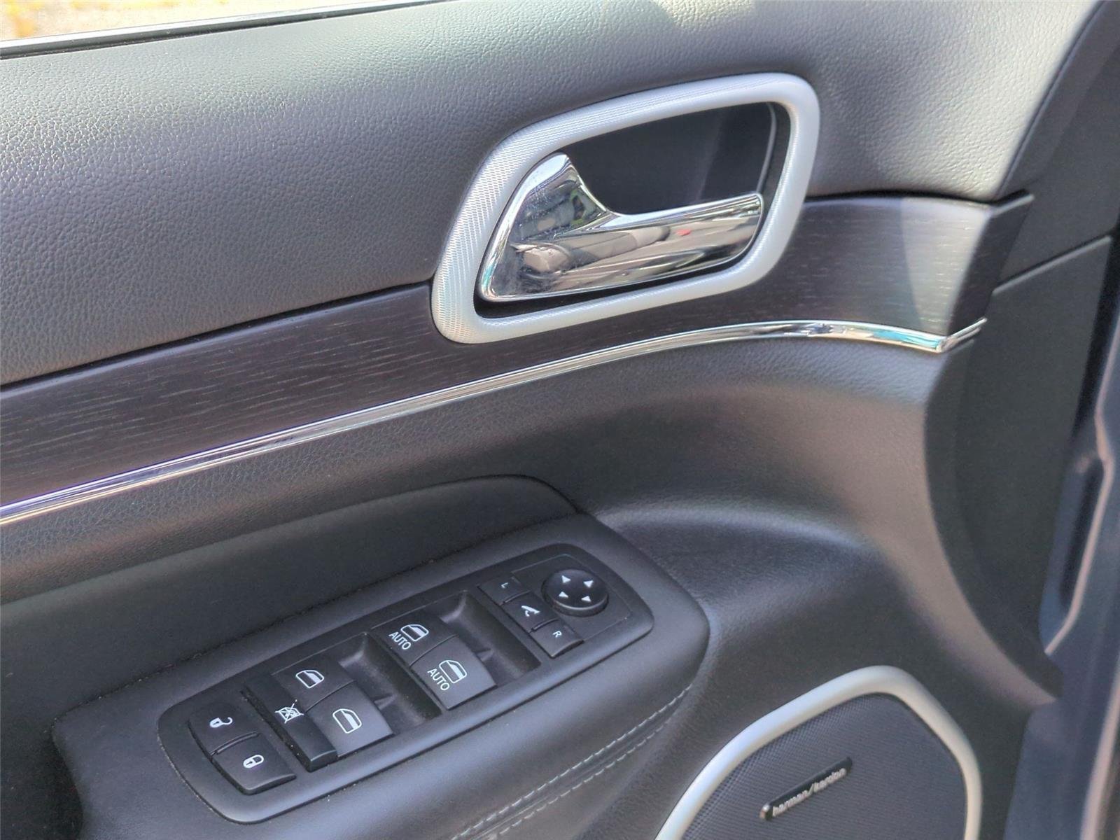 Used 2020 Slate Blue Pearlcoat Jeep Summit image 16
