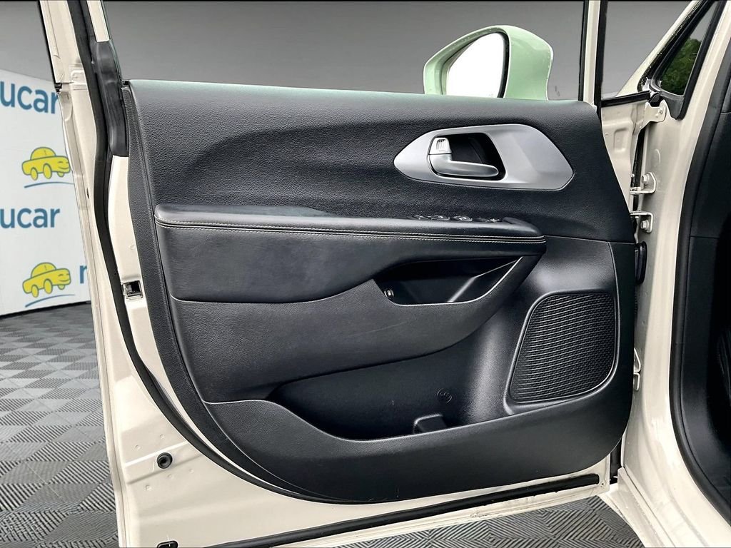 Used 2021 White Chrysler Touring image 9