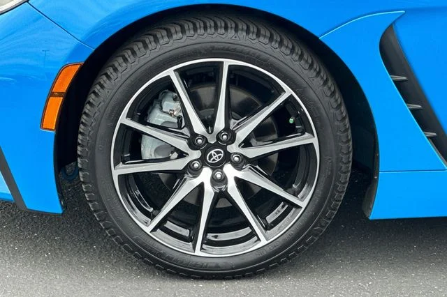 Used 2022  Toyota Base image 26