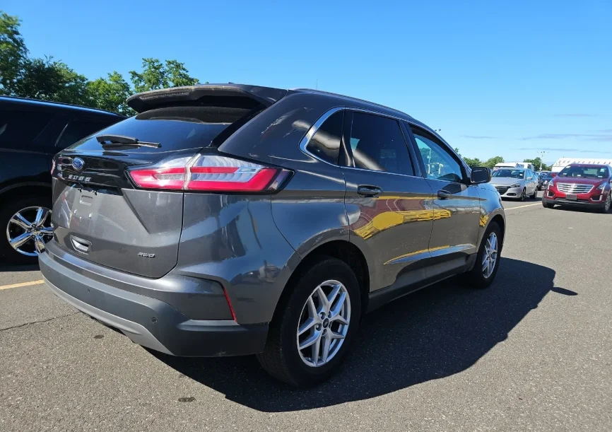Used 2022 Gray Ford SEL image 4