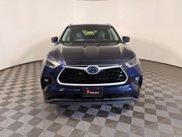 Used 2024  Toyota XLE image 6
