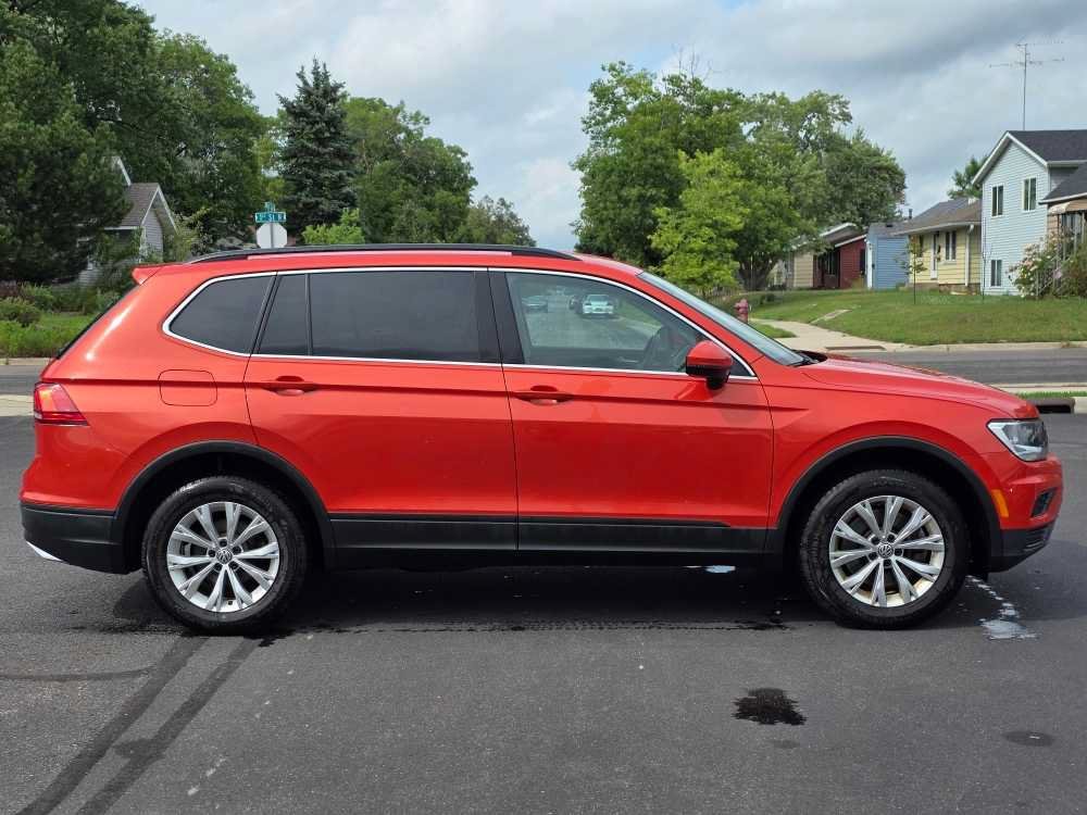 Used 2019 ORANGE Volkswagen SE image 1