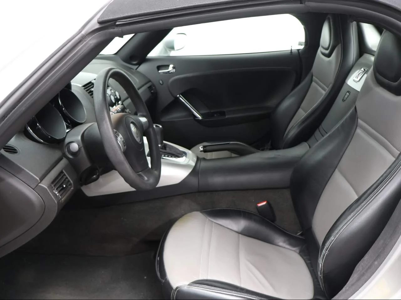 Used 2007 Silver Pearl Saturn  image 8
