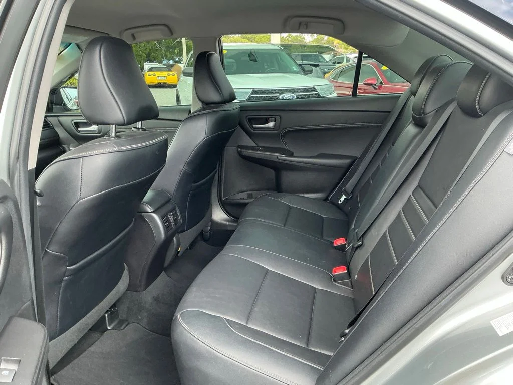 Used 2017 Silver Toyota XLE image 33