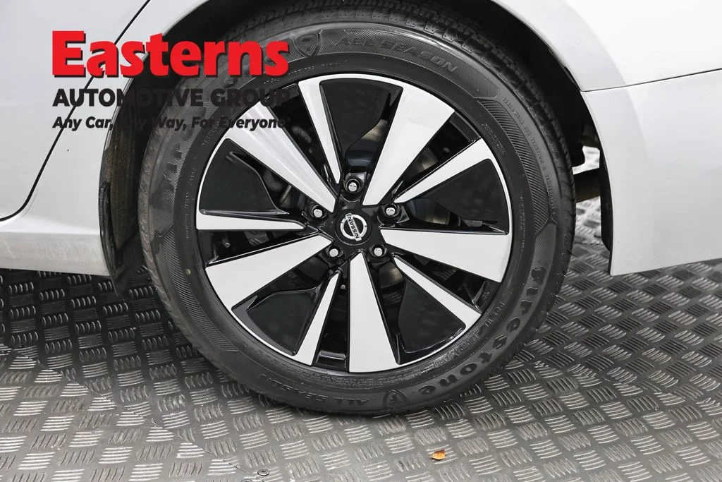 Used 2022 Silver Nissan 2.5 SV image 33