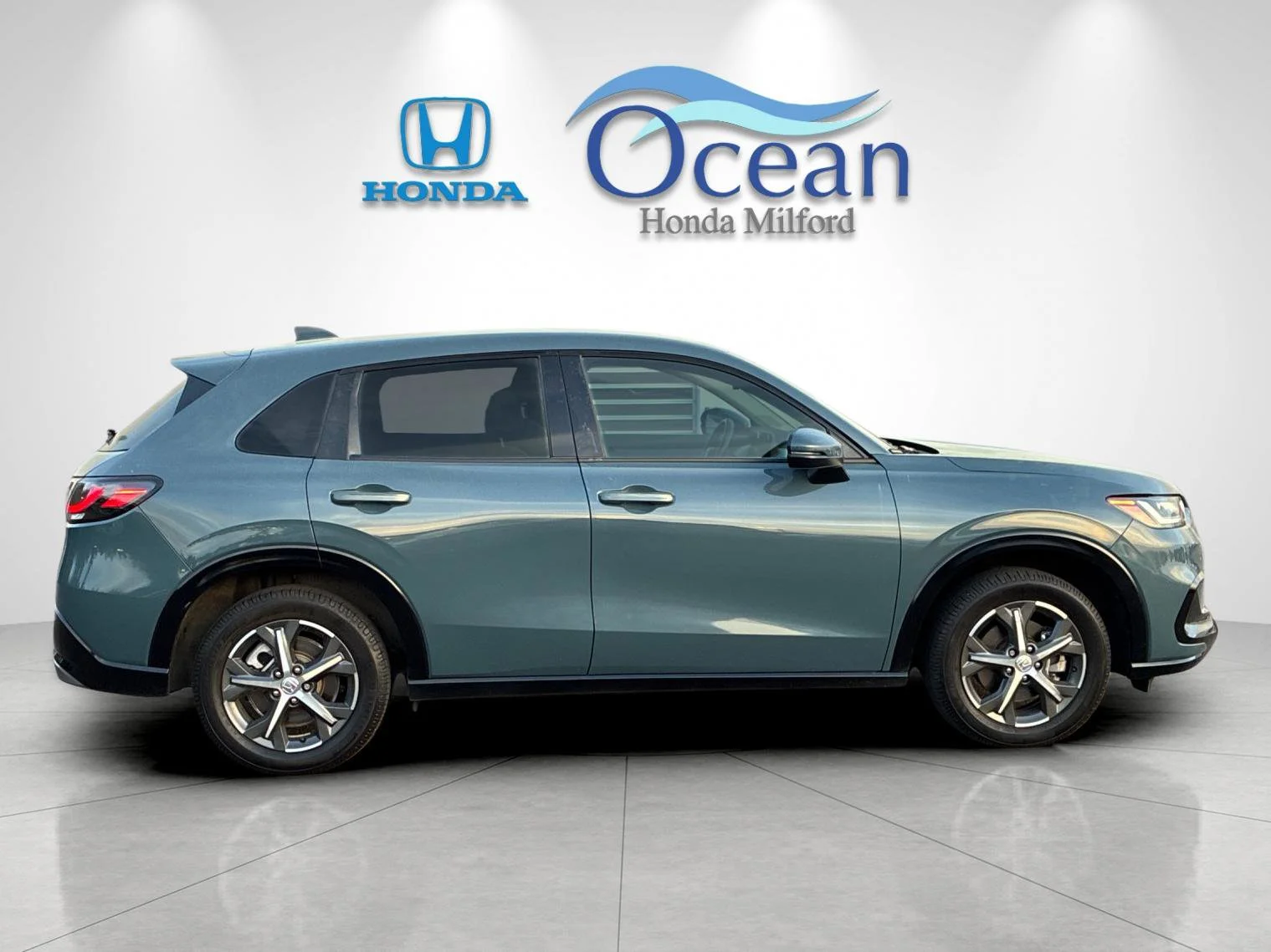 Used 2025 Nordic Forest Pearl Honda EX-L image 2