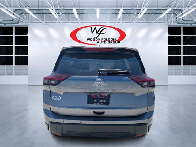 Used 2025 Gray Nissan SV image 4