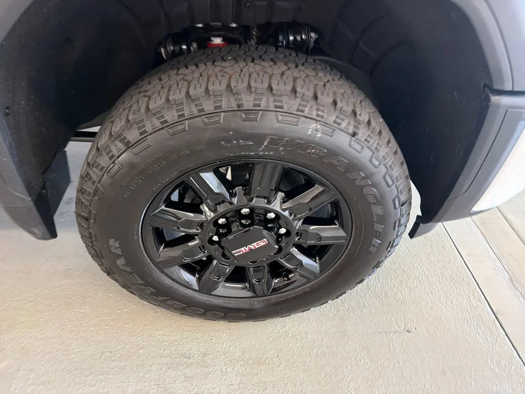 New 2026 Summit White GMC AT4 image 4